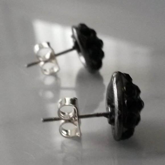 GUESS Hermatite Tone Heart Earrings - Picture 3 of 3